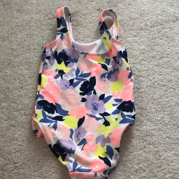 Toddler girl one-piece bathing suit and size 2T with floral pattern. - Picture 6 of 6